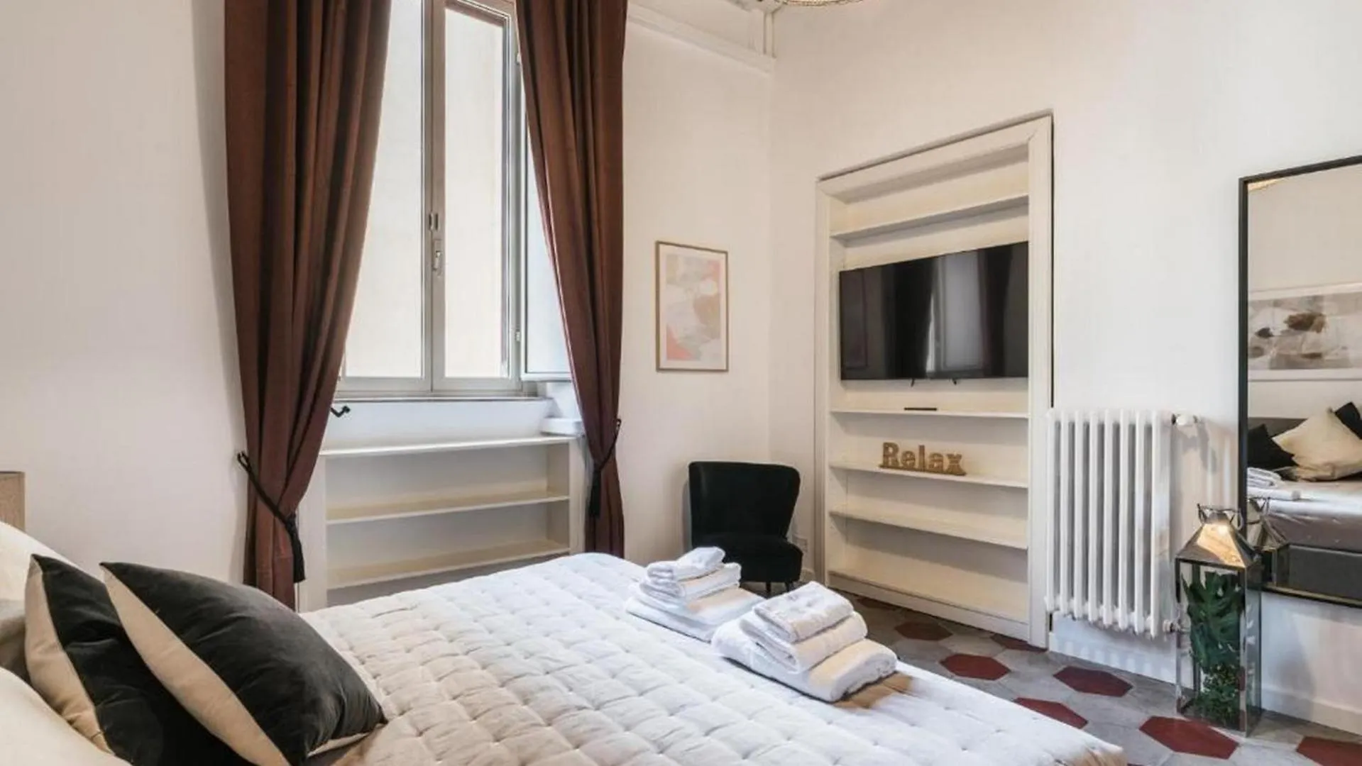 6Bdr Stylish Apartment In The Lovely Rome- If You Want To Book, Please Contact On Wh-Ats-App - 0034-635-518-216 !!!!