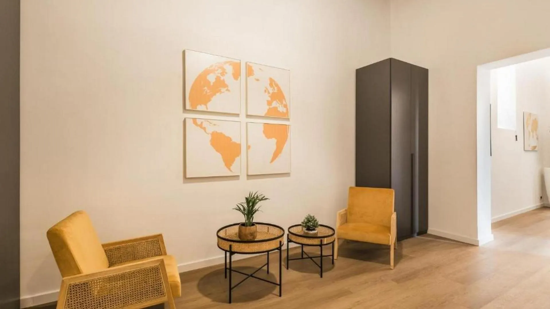 6Bdr Stylish Apartment In The Lovely Rome- If You Want To Book, Please Contact On Wh-Ats-App - 0034-635-518-216 !!!! Rome