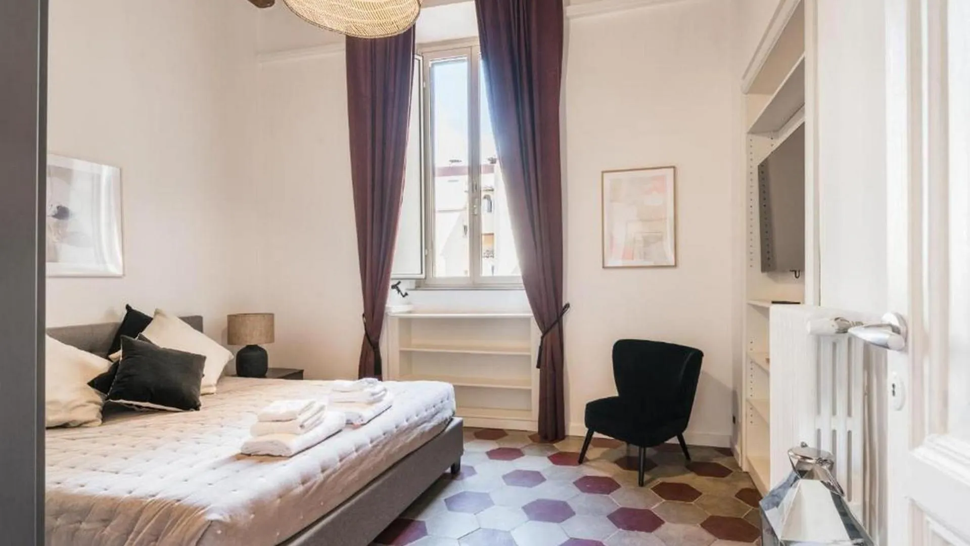 6Bdr Stylish Apartment In The Lovely Rome- If You Want To Book, Please Contact On Wh-Ats-App - 0034-635-518-216 !!!! Italy