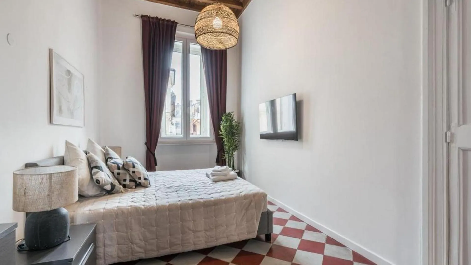 6Bdr Stylish Apartment In The Lovely Rome- If You Want To Book, Please Contact On Wh-Ats-App - 0034-635-518-216 !!!!