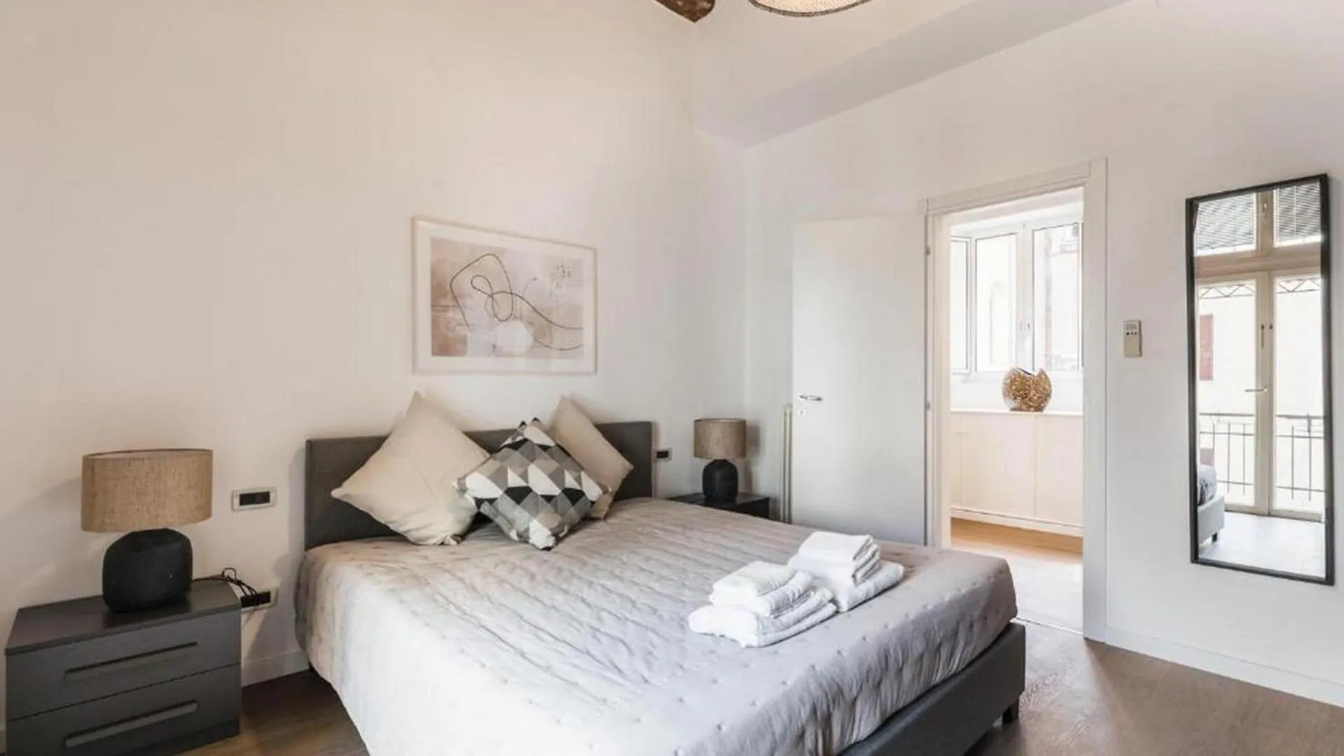 6Bdr Stylish Apartment In The Lovely Rome- If You Want To Book, Please Contact On Wh-Ats-App - 0034-635-518-216 !!!!