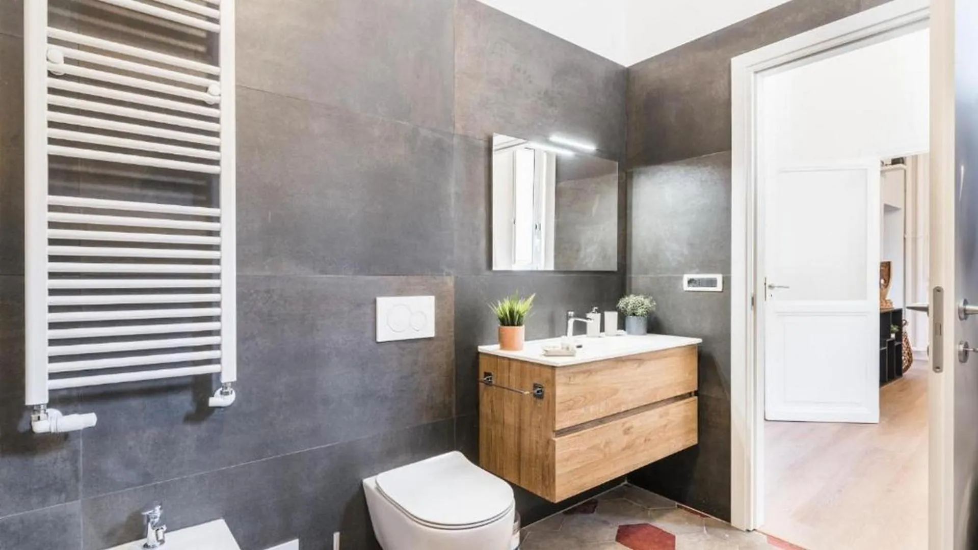 6Bdr Stylish Apartment In The Lovely Rome- If You Want To Book, Please Contact On Wh-Ats-App - 0034-635-518-216 !!!!