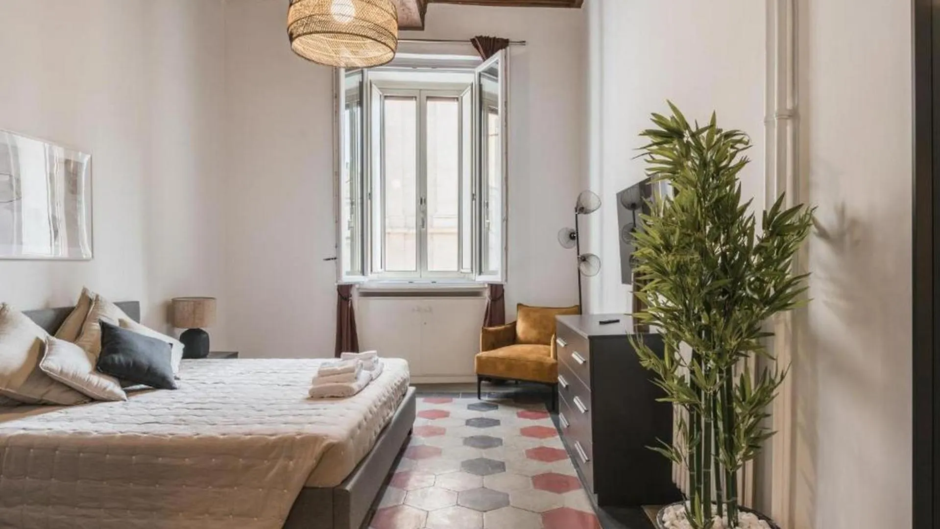 6Bdr Stylish Apartment In The Lovely Rome- If You Want To Book, Please Contact On Wh-Ats-App - 0034-635-518-216 !!!!