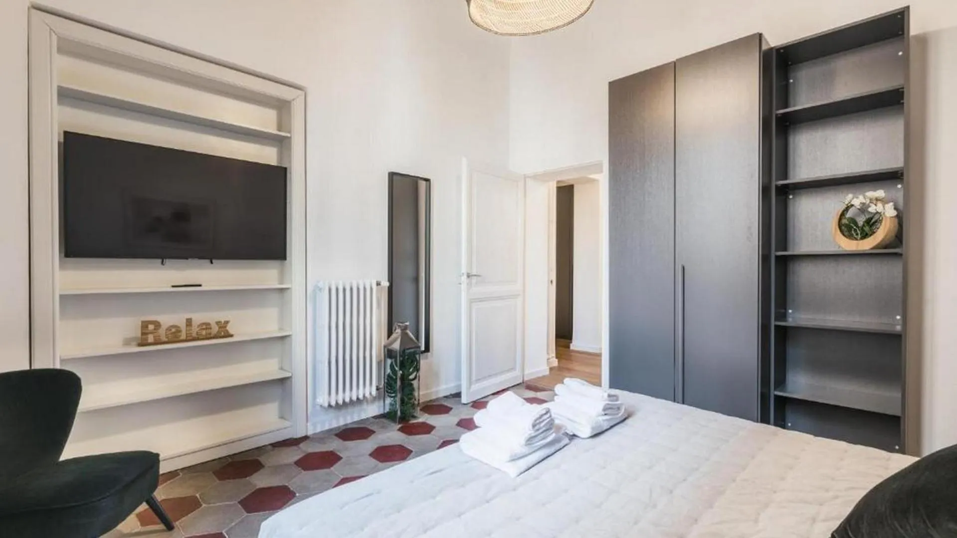 6Bdr Stylish Apartment In The Lovely Rome- If You Want To Book, Please Contact On Wh-Ats-App - 0034-635-518-216 !!!! Rome