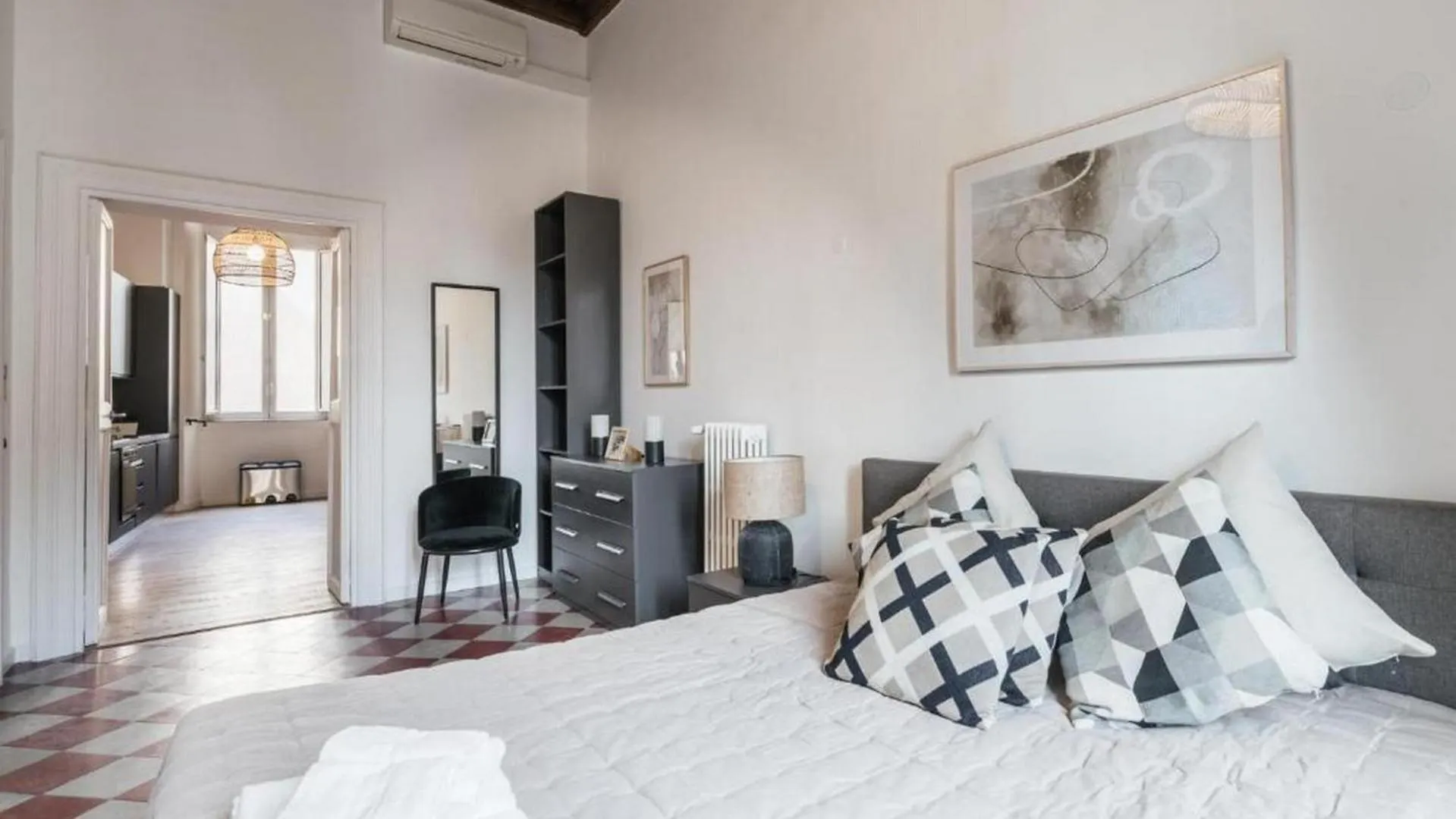 6Bdr Stylish Apartment In The Lovely Rome- If You Want To Book, Please Contact On Wh-Ats-App - 0034-635-518-216 !!!! Italy